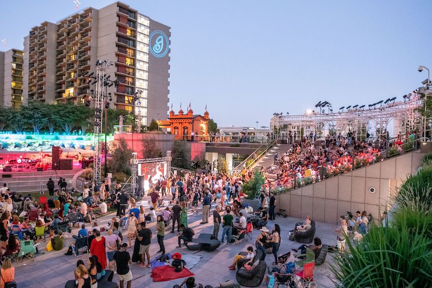 Crowded streets of Los Angeles during a large event, affecting moving plans in the area. 