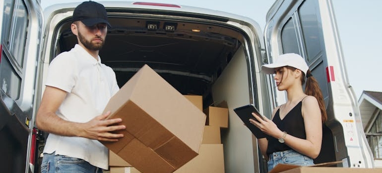 Our apartment movers Los Angeles residents recommend unloading boxes.